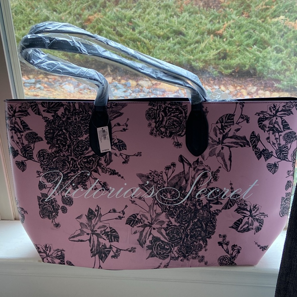 Victoria’s Secret Large pink floral tote Nwt $68 15" w strap 9"